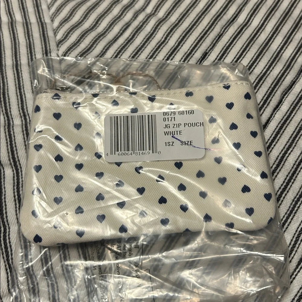 White Pouch Set with Blue Hearts - Picture 2 of 5